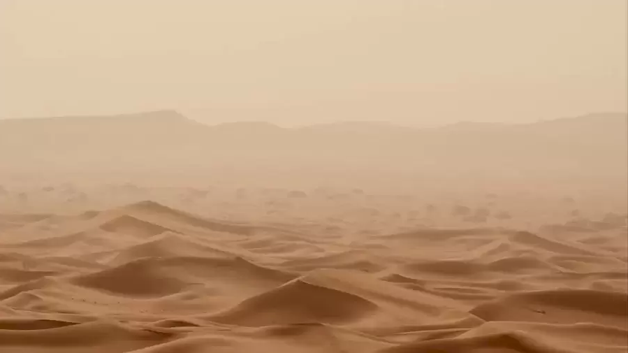 آیا می توانید یک شی عجیب را در این صحرای بزرگ پیدا کنید؟
