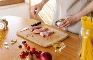 کدام قسمت گوشت مرغ چربی بیشتری دارد؟