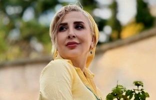 استایل مرواریدی مرجانه گلچین در فضایی بهاری