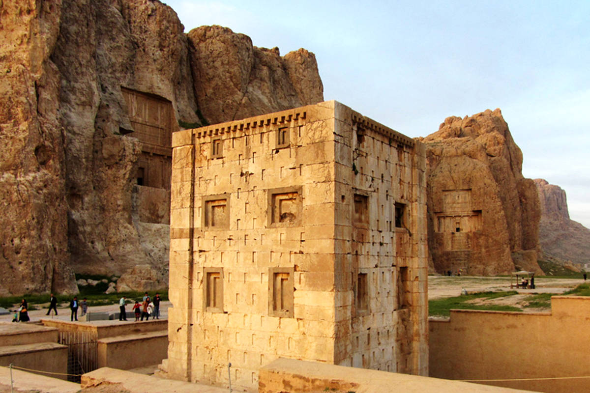 سفر به کعبه مرموز ایرانیان باستان در فارس؛ معمای باستانی کعبه زرتشت