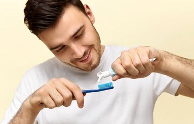 فواید مسواک زدن روی یک پا چیست؟!