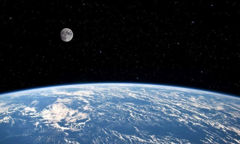  چرا ما همیشه یک طرف ماه رو می‌بینیم؟ 