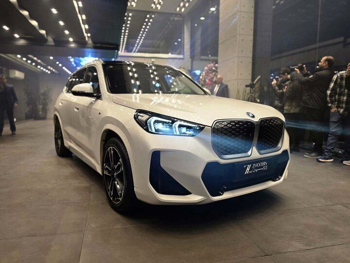 محصول برقی بی‌ام‌و در ایران رونمایی شد