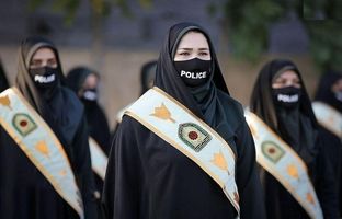 سفر به تهران قدیم؛ «افسر پلیس زن راهنمایی رانندگی-خیابان ولیعصر»؛ دهه 40 + تصویر