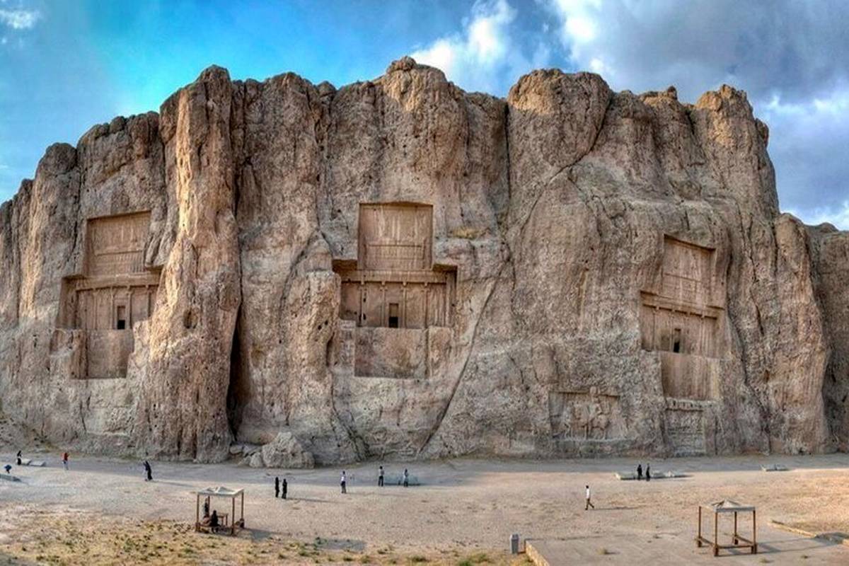 چه خبر از کوه رحمت تخت جمشید؛ معدنکاوی متوقف شد؟
