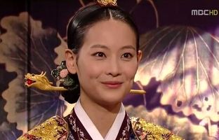 عکس‌های تازۀ «ملکه اینوون» 14 سال بعد از سریال «دونگ‌یی» در 37 سالگی