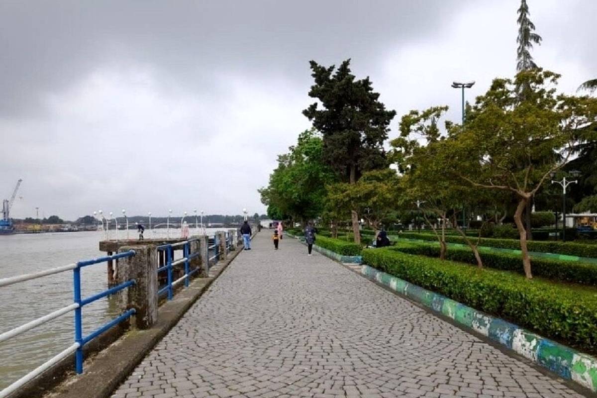 ایران قدیم؛ «قایق ها و کشتی ها در اسکله بلوار بندرانزلی»؛ سال 50 + تصویر