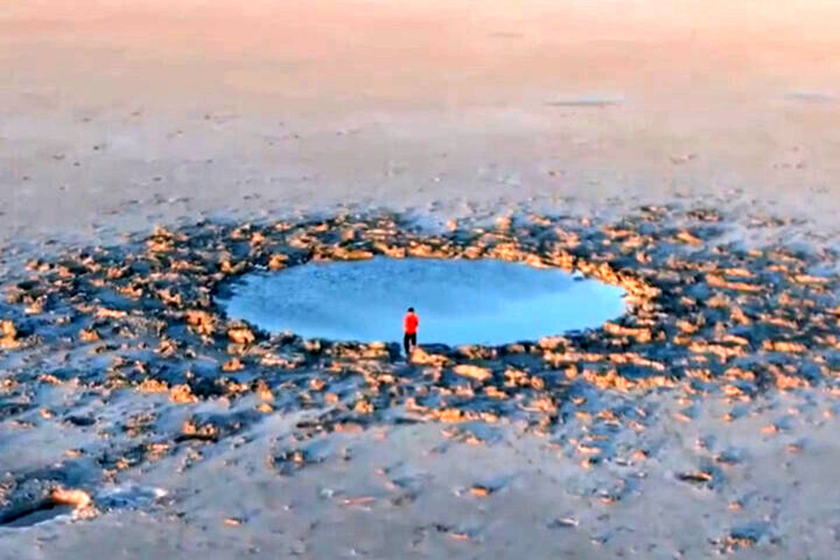 علت ایجاد گودال‌های عجیب دریاچه ارومیه مشخص شد