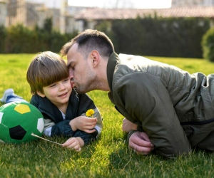 مزایای شگفت انگیز بازی پدر با کودک 