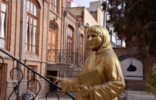 شعردرمانی؛ اظهار بی‌میلی به دنیای زودگذر در این شعر پروین اعتصامی دروغ است!