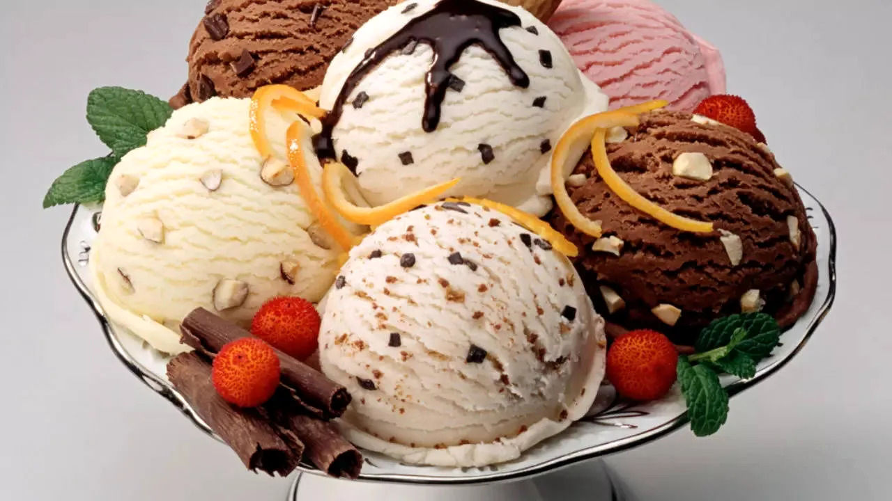 خوشمزه بپزید؛ طرز تهیه ۵ مدل بستنی با موز بدون شکر و ثعلب