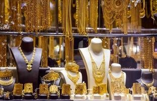 لحظه سرقت ۲۰ کیلوگرم طلا از جواهرفروشی مقابل دوربین‌ها + ویدئو