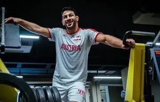 عاشقانه های حسن یزدانی در کنار یک فرد خاص و برای یک روز خاص + عکس