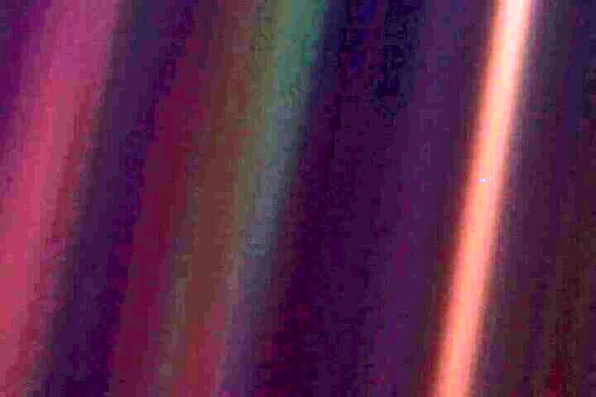 نقطه آبی کمرنگ: عکس نمادین وویجر ۱ از زمین ۳۵ ساله شد