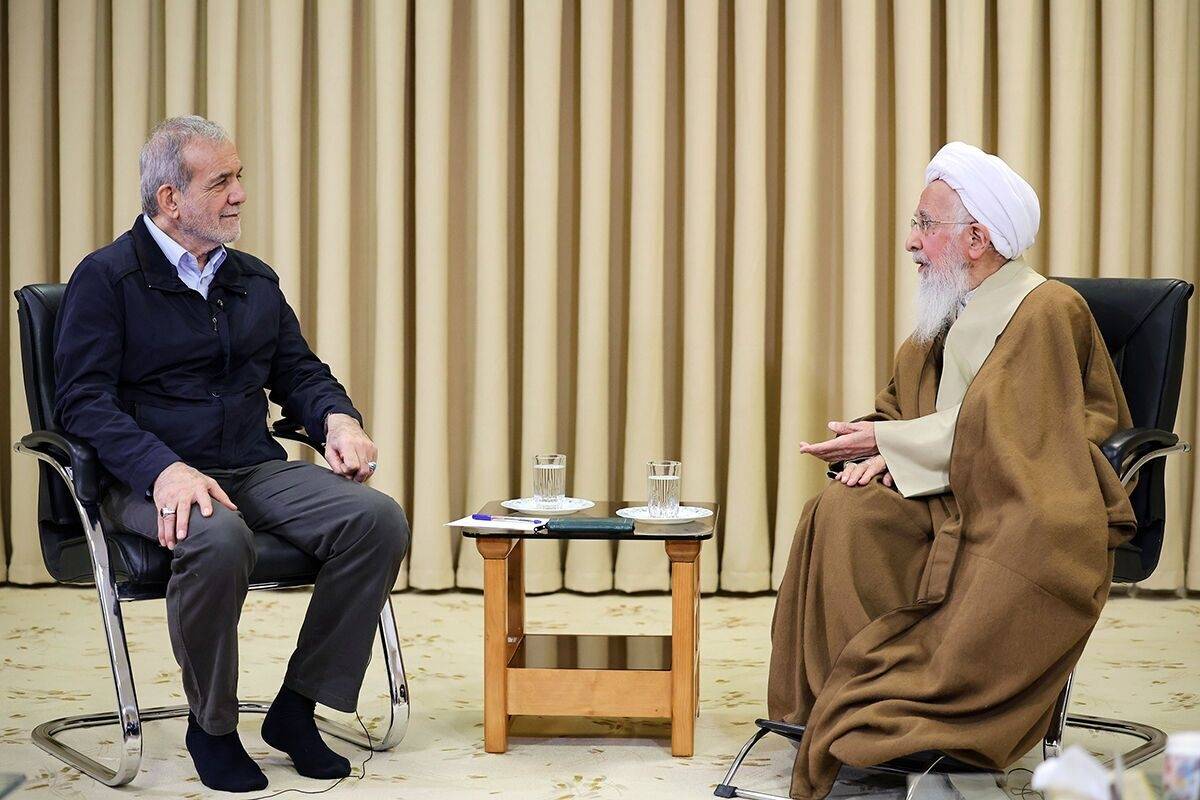 اطلاعیه دفتر آیتالله جوادی آملی درباره حواشی دست دادن با پزشکیان