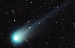 «دنباله‌دار قرن» ماه آینده از کنار زمین می‌گذرد