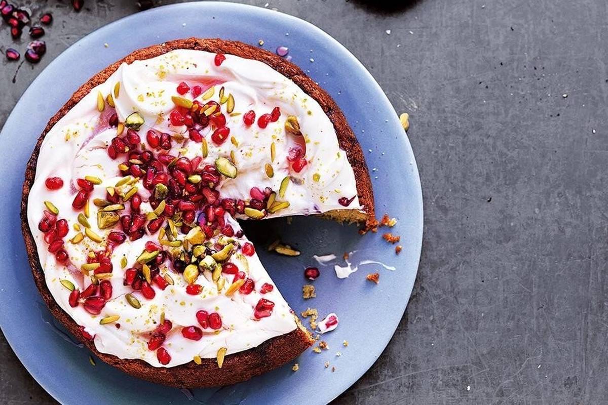 طرز تهیه چیز کیک انار؛ دسری بینظیر برای شب یلدا