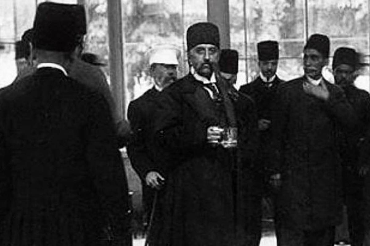 سفر به عصر قاجار؛ «عکس ما است، وقتی که آب میخوریم»! + عکس