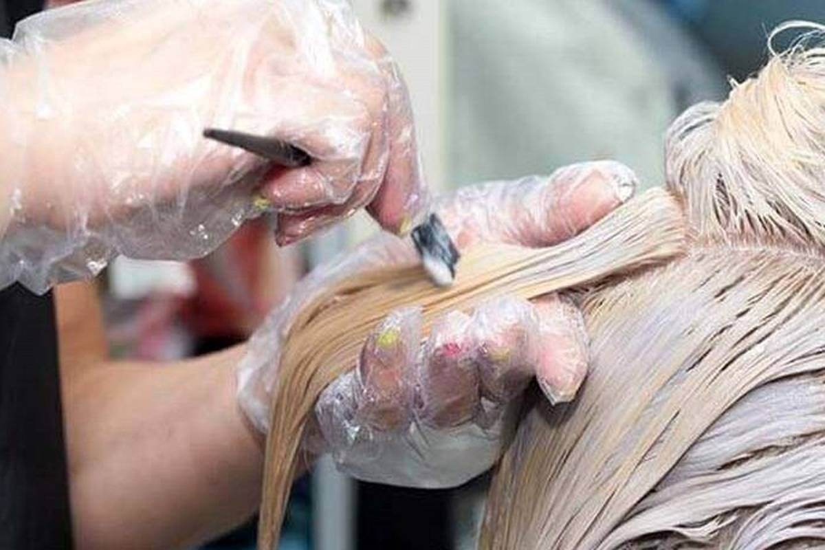 آیا رنگ و دکلره باعث سفید شدن موها میشود؟