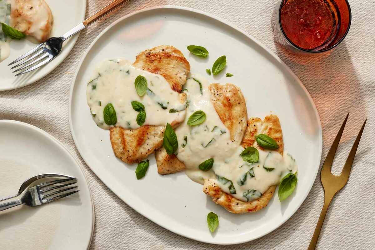 طرز تهیه فیله مرغ با سس سیر
