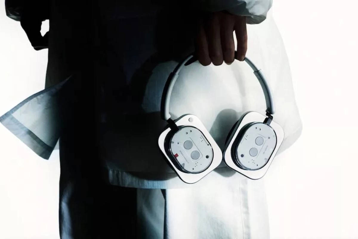 ناتینگ هدفون ۱ با ظاهر خاص و دکمه‌های فیزیکی معرفی شد