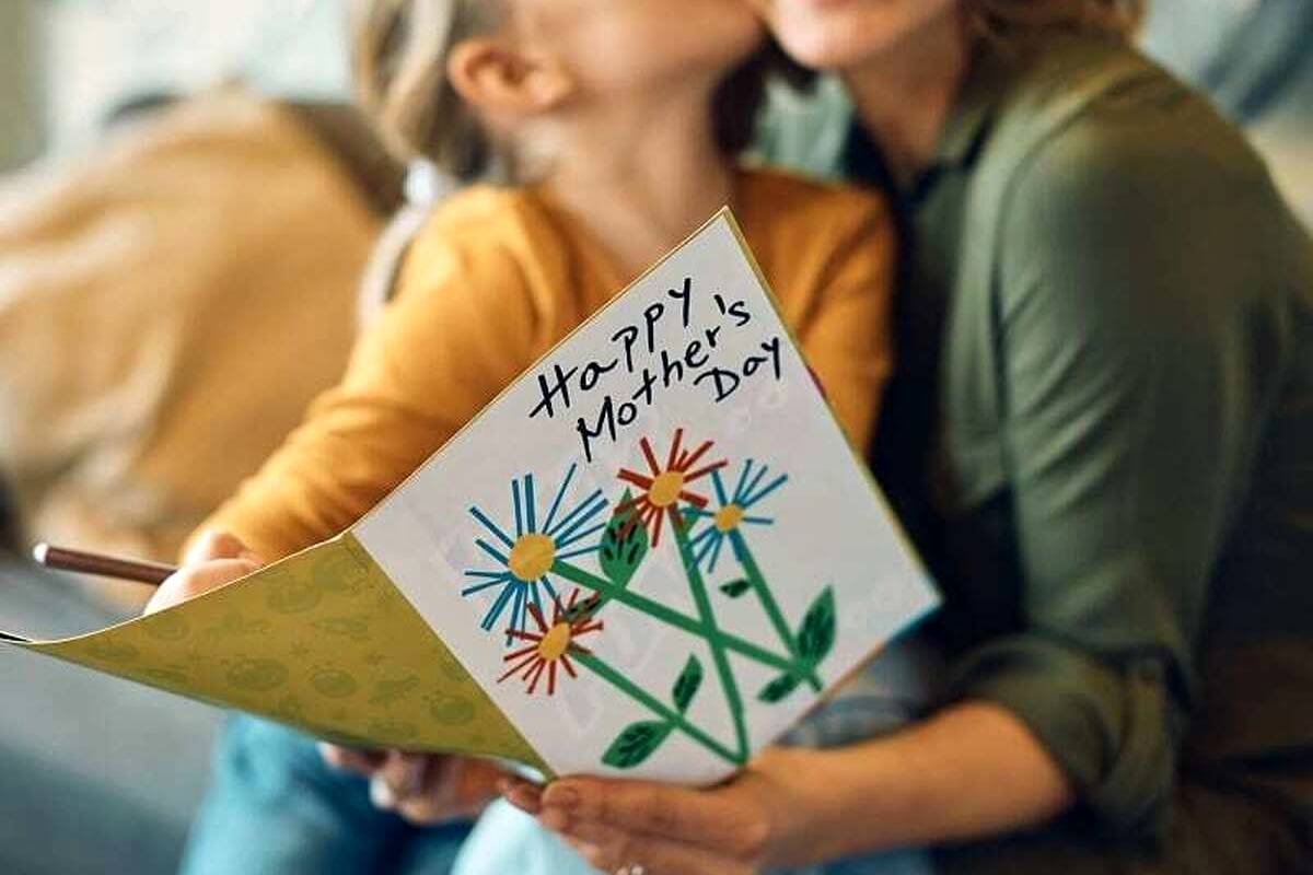 
روز مادر در تقویم سال ۱۴۰۳ چندشنبه است؟
