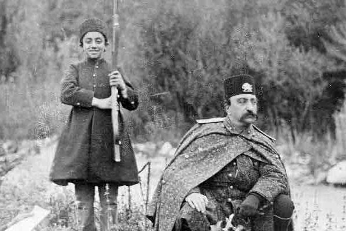 شکار شاهانه ناصرالدین شاه؛ یک کبوتر بیچاره + عکس