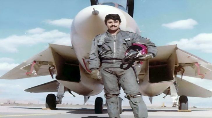 «سرتیپ جلیل زندی» خلبان مشهور F-14 در کنار جنگنده اش؛ دهه 50