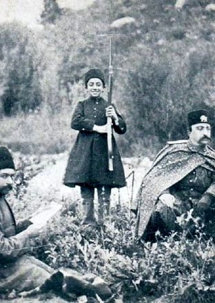 صف کشیدن آلمانی‌ها برای دیدن ناصرالدین شاه + عکس