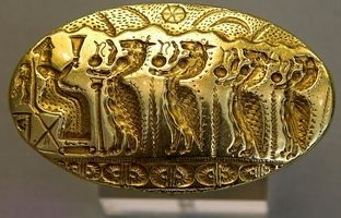 تمدن میسنی: الهه ای بر تخت نشسته؛ کشف شده در شهر تیرینس