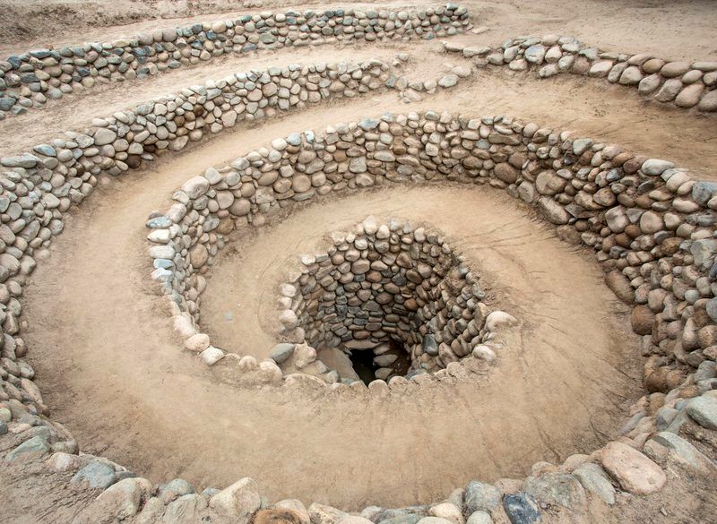 کشف راز حفره‌های مارپیچ نازکای پرو: شاهکار مهندسی تمدن باستانی + ویدئو