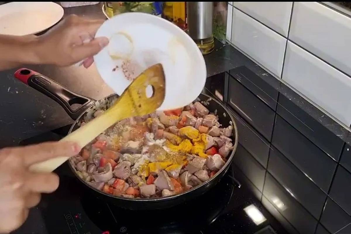 (ویدئو) نحوه درست کردن خورشت دل افغانستانی؛ یک غذای ساده و خوشمزه