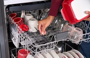 ۱۰ ترفند ساده برای افزایش عمر ماشین ظرفشویی که هیچ‌کس به شما نمی‌گوید!