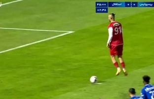 
ناداوری عجیب در نیمه‌ی اول دربی تهران
