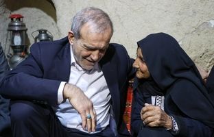 دیدار صمیمانه پزشکیان با صاحبخانه‌اش بعد از ۵۱ سال + ویدئو