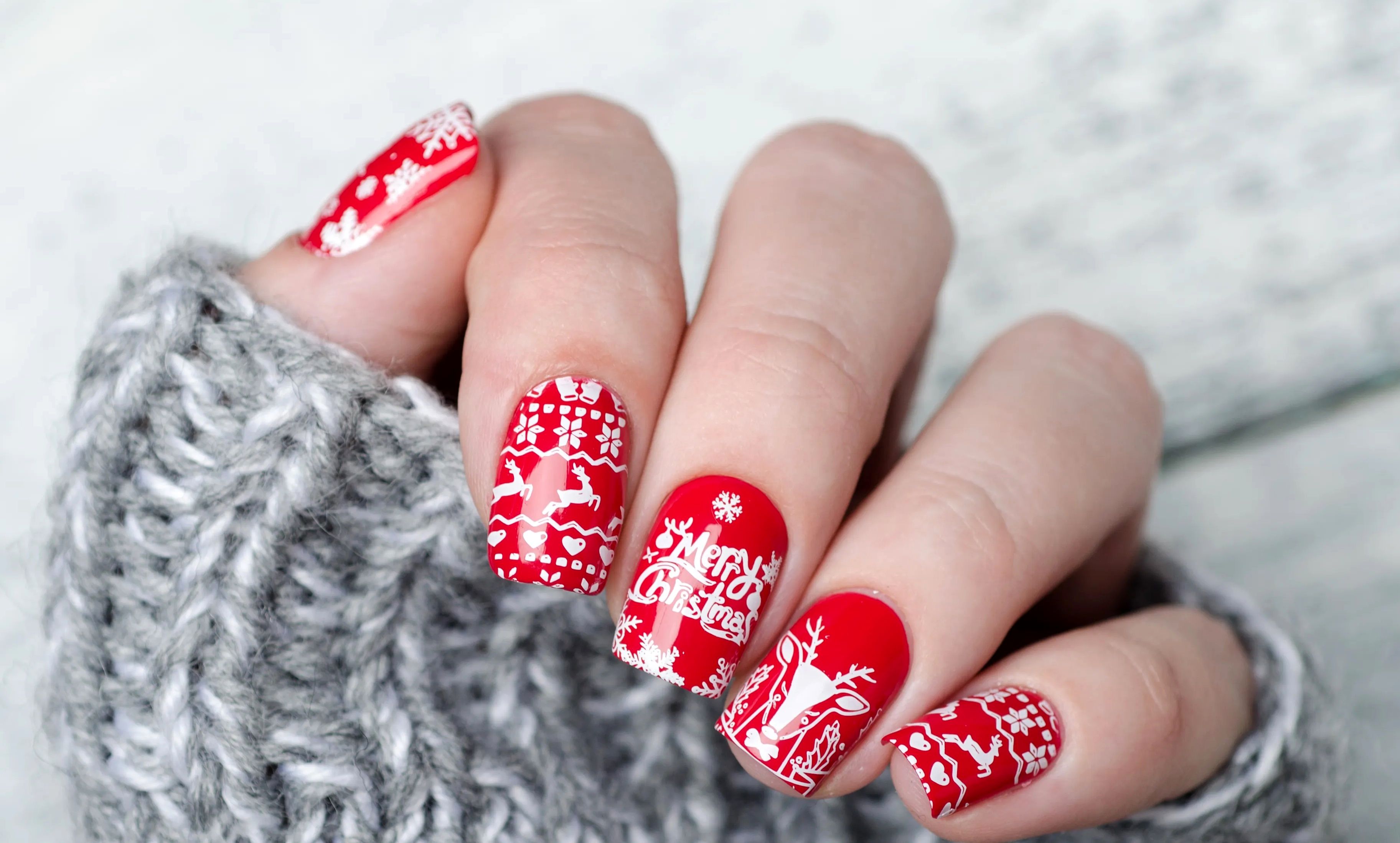 (تصاویر) 20 مدل طراحی ناخن کریسمس برای جشن سال نو 2024