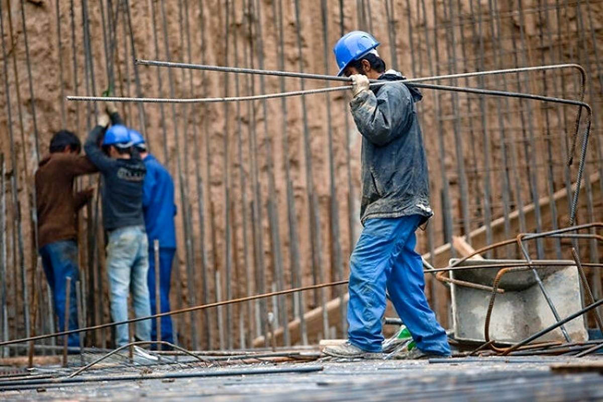عیدی کارگران 1402: کدام کارگران عیدی ۱۶ میلیونی دریافت میکنند؟