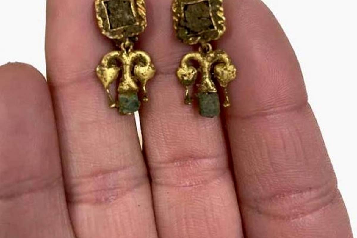 (تصاویر) کشف حیرت انگیز اجسادی باستانی با لباس های طلا در ایتالیا