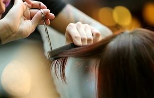 بهترین زمان کوتاه کردن مو برای رشد بیشتر