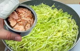 (ویدئو) آلمانی ها با کلم و تن ماهی این غذای خوشمزه را برای شام درست می کنند