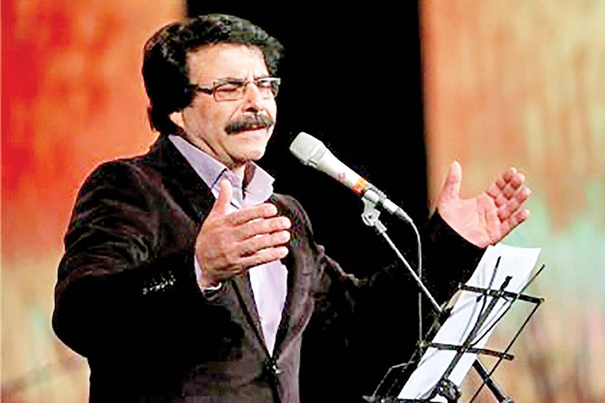 (تصاویر) علیرضا افتخاری 66 ساله در کنار دخترانش