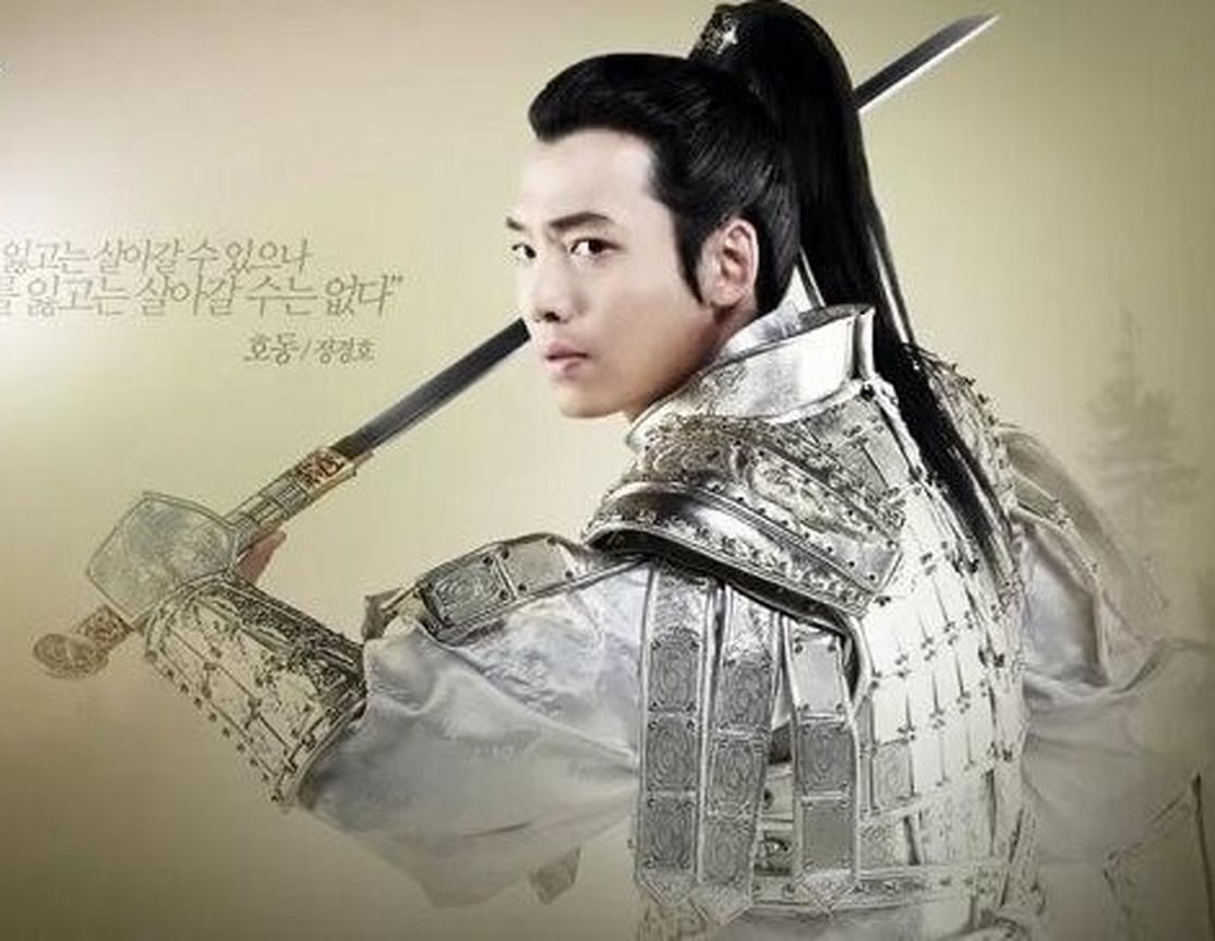 (تصاویر) تیپ متفاوت بازیگر نقش شاهزاده هودونگ بیرون سریال جومونگ 3
