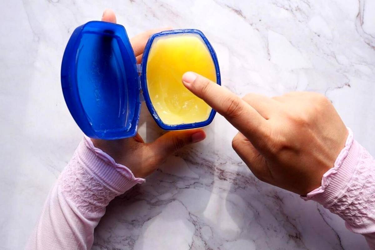 وازلین برای پوست؛ خوب است یا بد؟