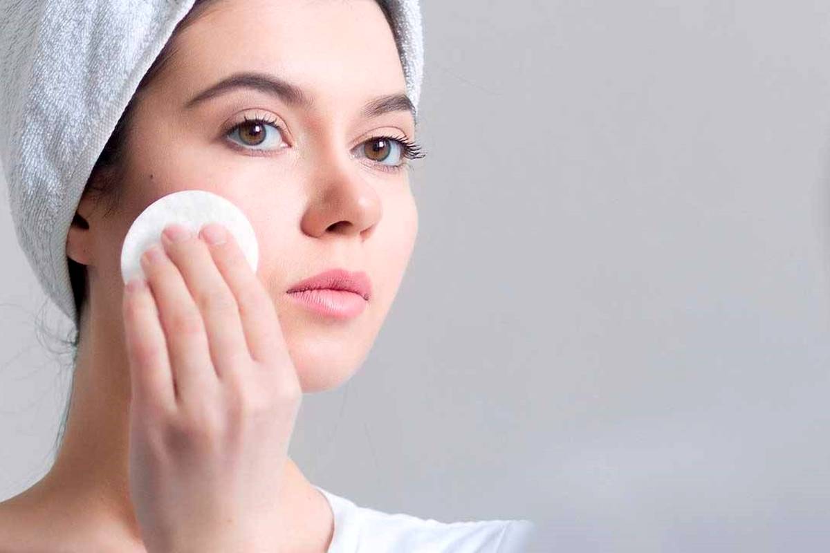 راهنمای پاک کردن اصولی آرایش صورت + پاک کنندههای طبیعی