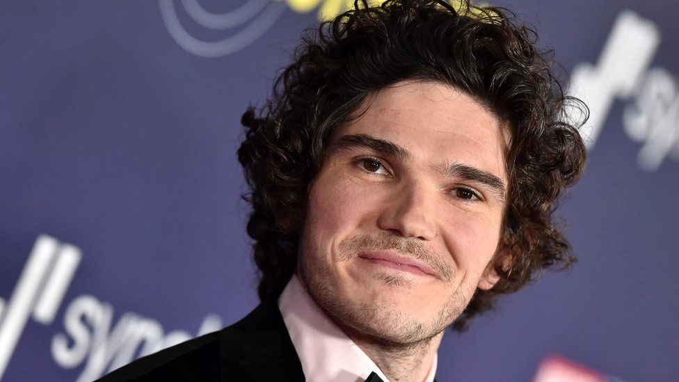 (تصاویر) 10 مدل موی ترند و جذاب مردانه که باید روی موهای موج دار امتحان کنید