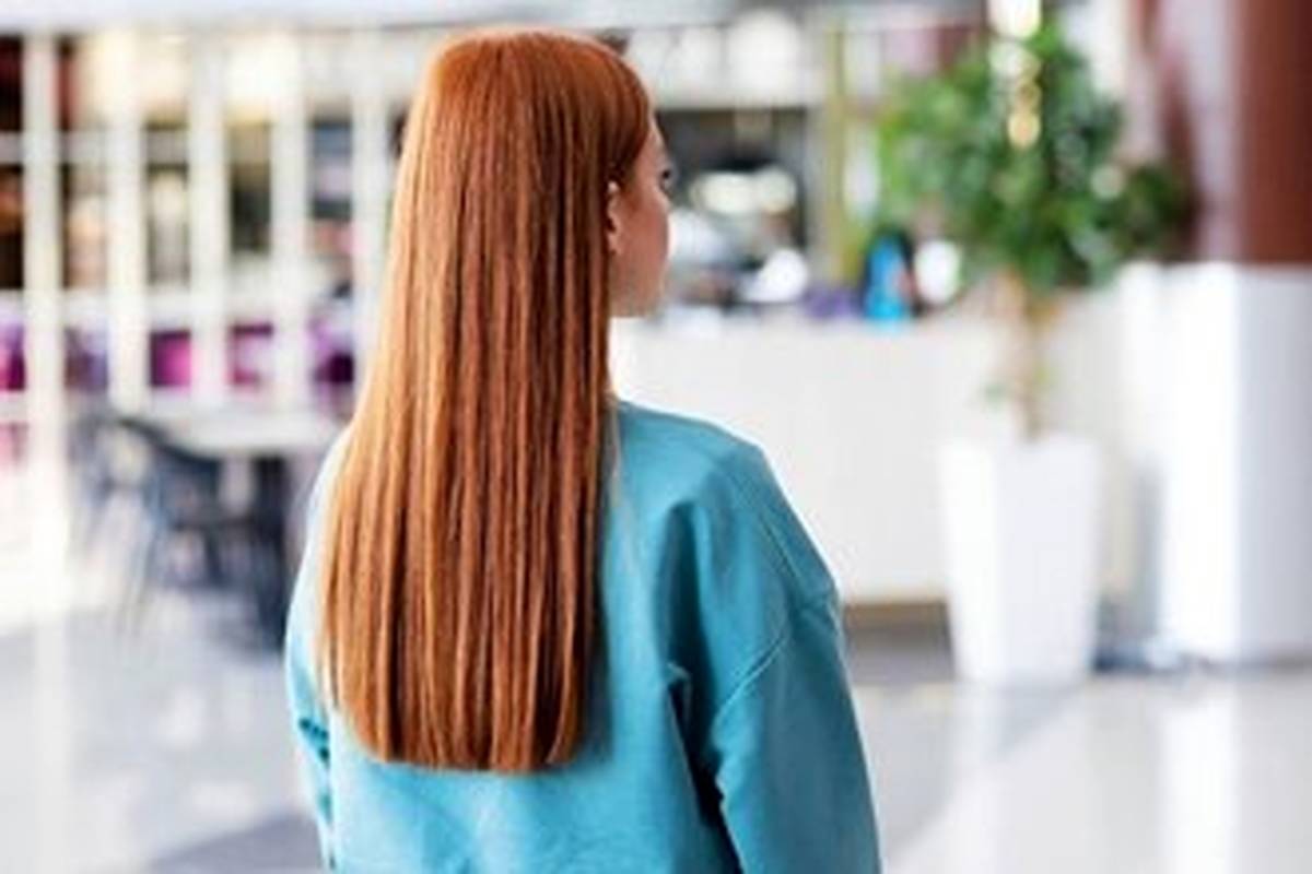 صاف کردن مو با گلت یا کراتینه؛ کدام بهتر و سالم تر است؟