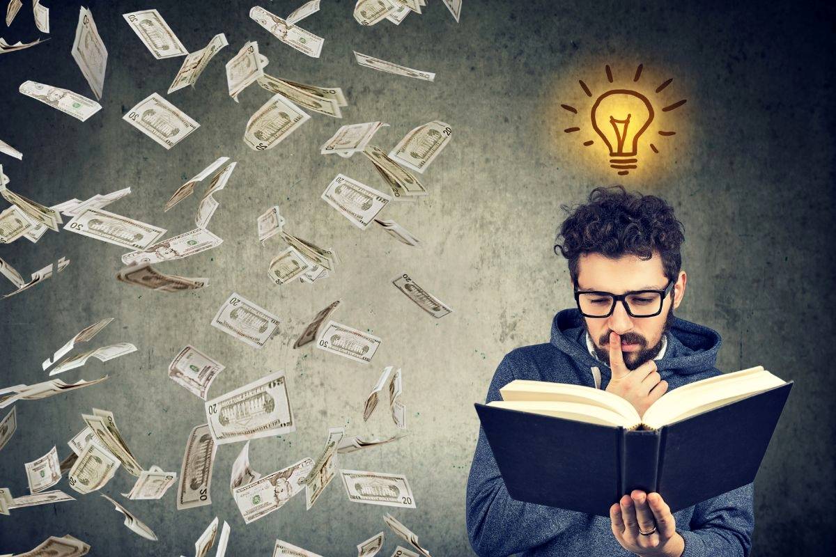 کتاب‌های پولساز: 3 کتابی که بیشترین افراد را در دنیا ثروتمند کرده‌اند