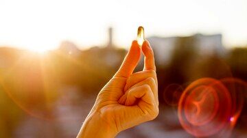 بهترین دستورالعمل مصرف ویتامین D/ روزانه بخوریم یا ماهانه؟