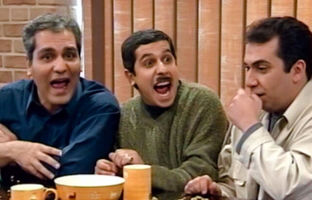 (ویدئو) وقتی جواد رضویان بازیگران زن را غافلگیر کرد؛ گل یا پوچ بازی کردن کنار مهران مدیری ۲۲ سال قبل