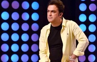 واکنش حامد آهنگی به تماس مادرش در برنامه زنده + ویدئو